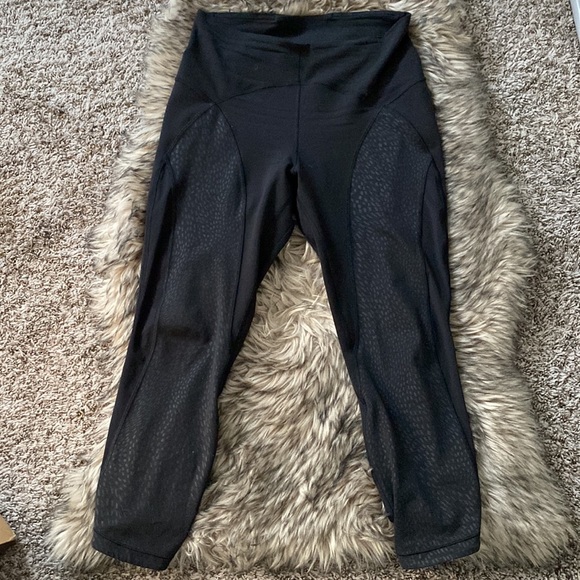 Black Lululemon Mid-Rise Yoga Crop 23" - Picture 3 of 7